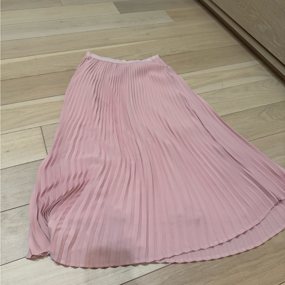 Elegant Pink Pleated Skirt
